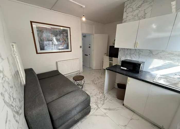 Ground Floor One Bedroom Flat Miles